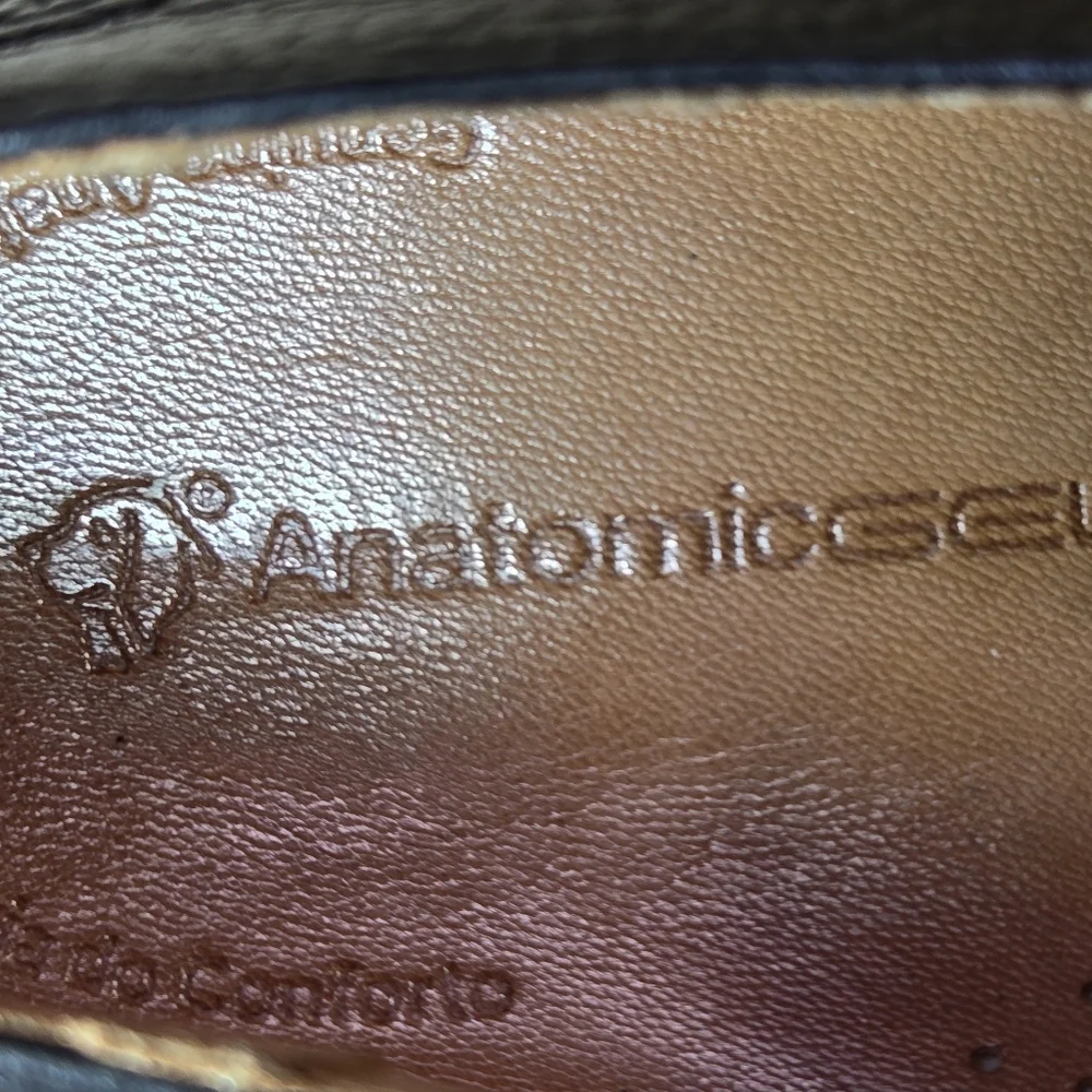 ANATOMIC GEL Classic Black Leather Oxfords